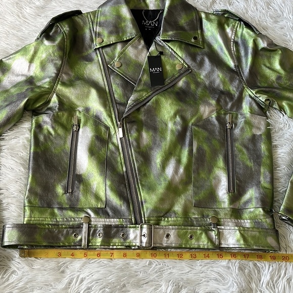 BOOHOOMAN BOXY SPRAY DETAIL BIKER JACKET IN SILVER/GREEN SIZE SMALL - Picture 7 of 11